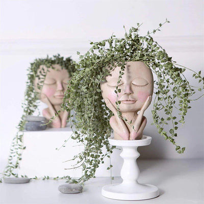 BLUSHING FACE PLANTER